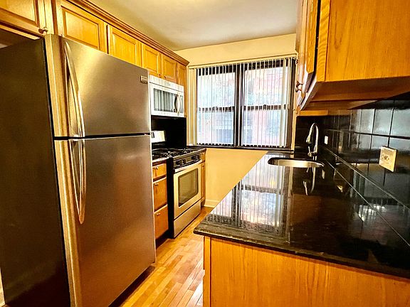 5th image of 2901 W Summerdale Ave #B1