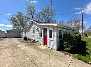 2918 E Lake Paradise Rd, Mattoon, IL 61938