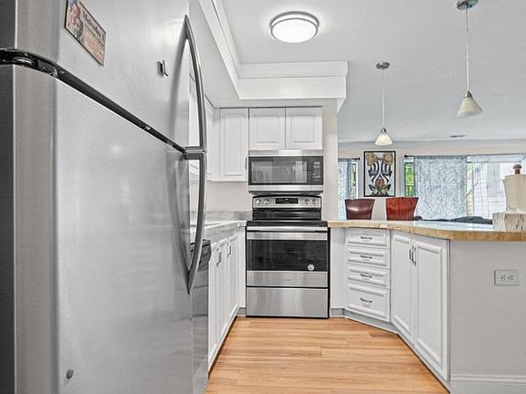 4th image of 10 Winners Cir APT 1A