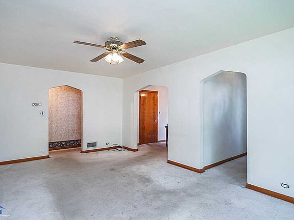 5th image of 18007 Glen Oak Ave