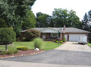 437 Golf Dr SE, Brookfield, OH 44403