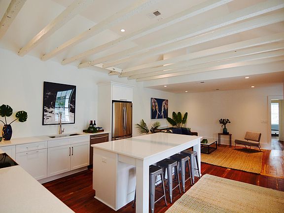 3rd image of 621 Broadway St APT A