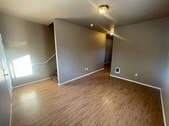 5th image of 1025 W Knox Ave APT D