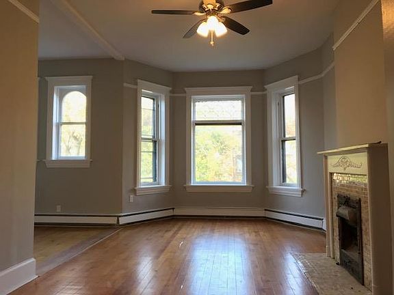 4th image of 835 W Oakdale Ave #2