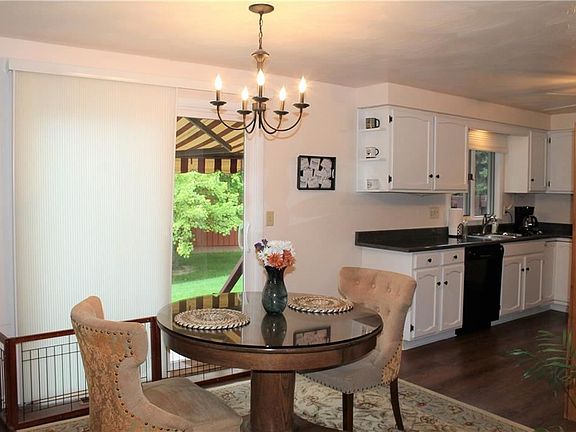 4th image of 18 Vista View Dr