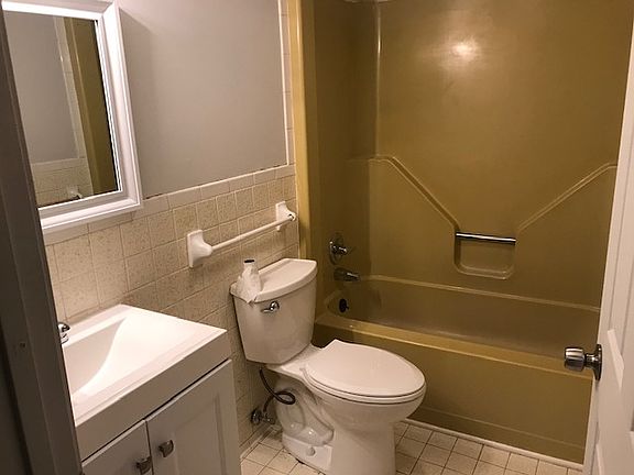 Full bathroom off bedroom.
