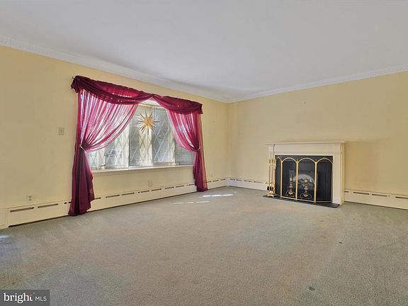 4th image of 80 Hickory St
