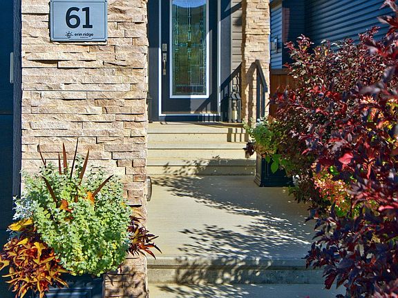 2nd image of 61 Encore Cres