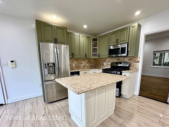 3rd image of 1816 Sterling Pl #G