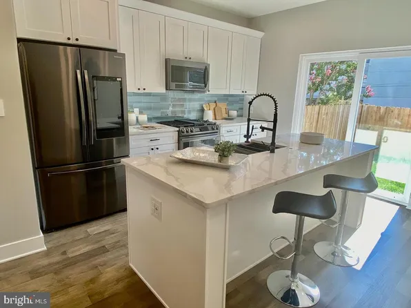 4630 Canton St, Philadelphia, PA 19127