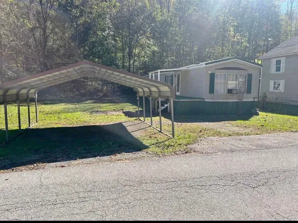 663 Middle Patch Rd, Gallagher, WV 25083