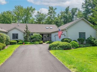 611 Magnolia Ln, Chagrin Falls, OH 44023
