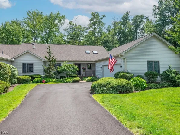 611 Magnolia Ln, Chagrin Falls, OH 44023