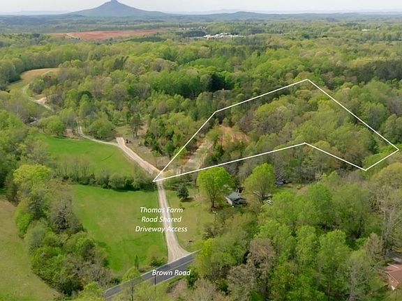 4th image of 3 Thomas Farm Rd