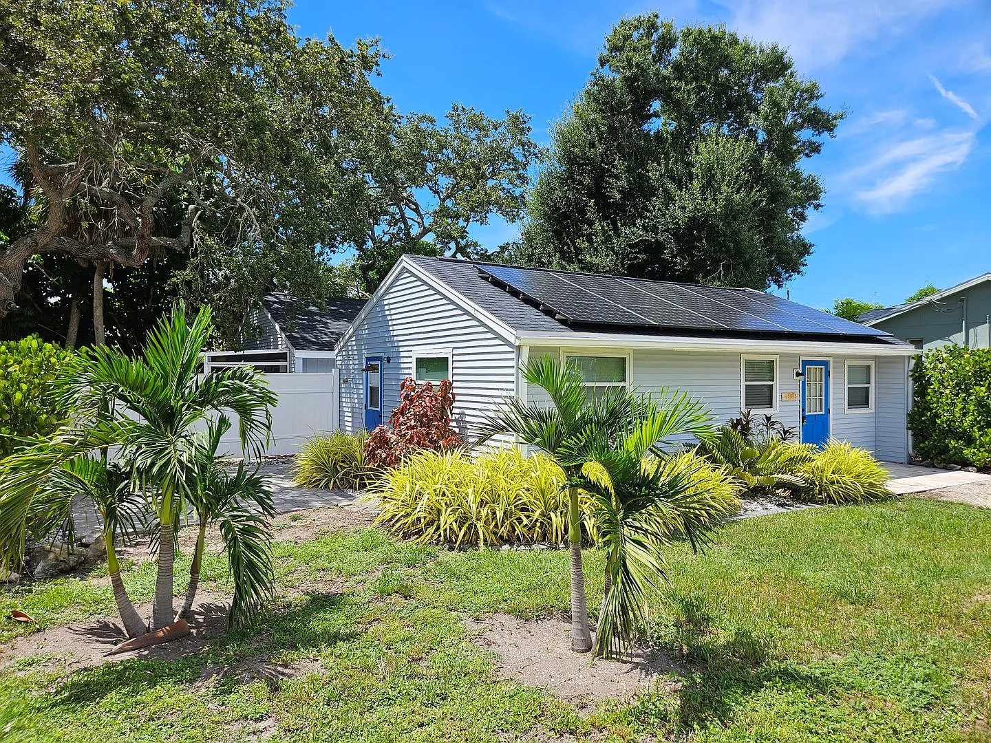 Annual Unfurnished Cottage minutes from Manasota Key Beach! (2 Units on Property) — Photo 2