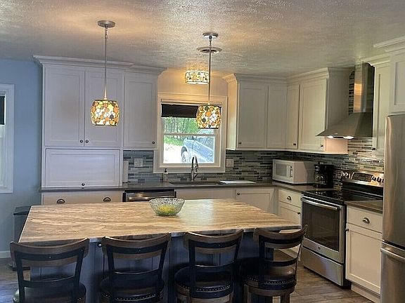 5th image of 155 Oak Cir
