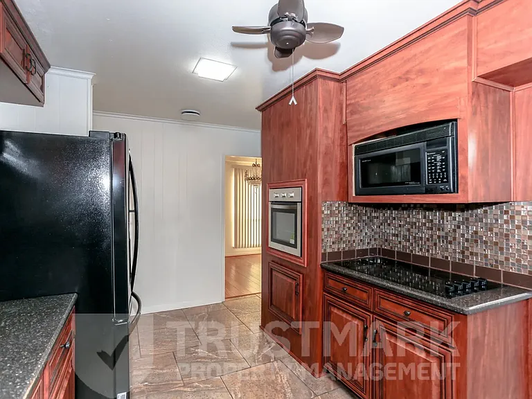 101 Highland Oaks Dr — Photo 10