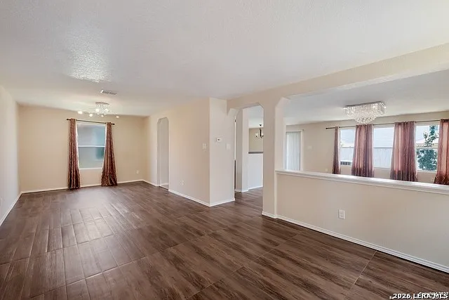 4 bed, 2.5 bath, 2520 sqft, $1,875 — Photo 2