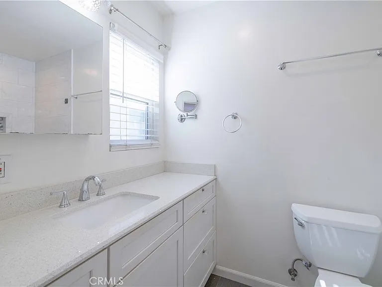 1227 E 1st St — Photo 11