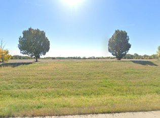 8002 Morgan Cir, Spring Grove, IL 60081