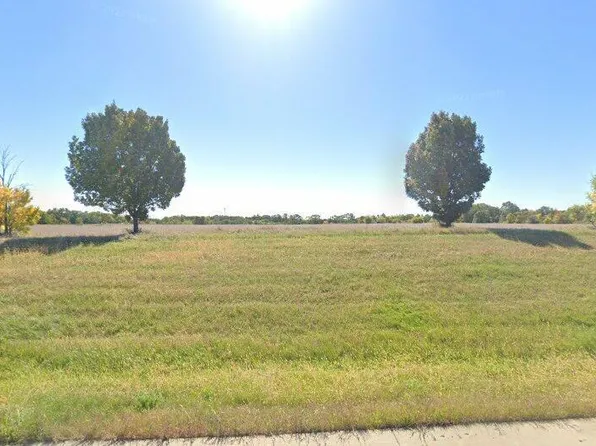 8002 Morgan Cir, Spring Grove, IL 60081