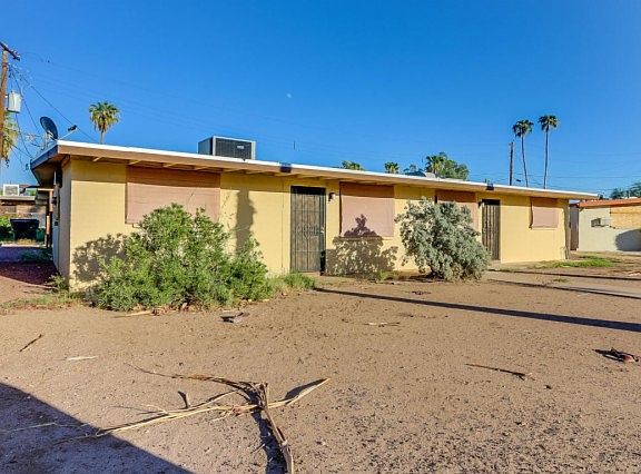3rd image of 909 S Kenwood Cir