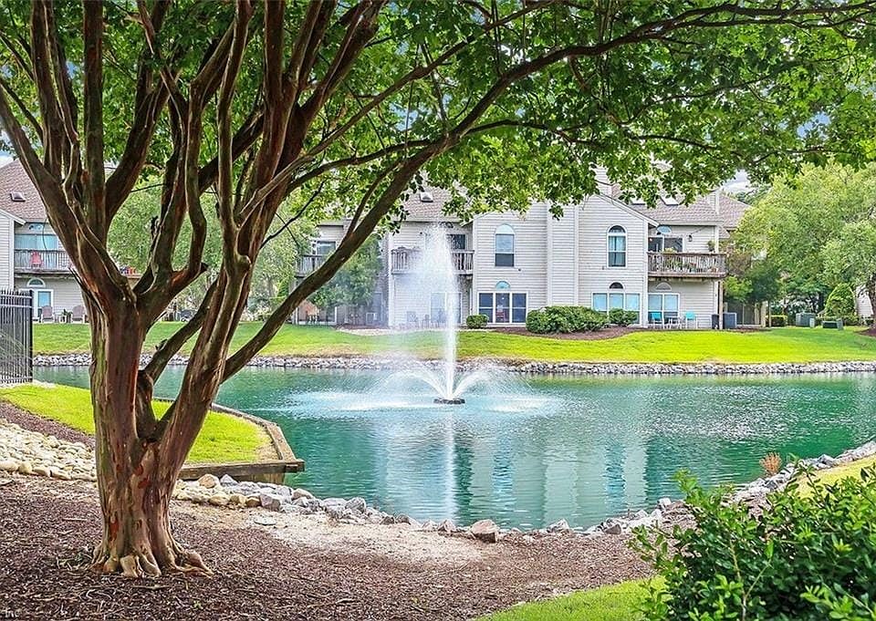1st image of 521 E Lake Cir