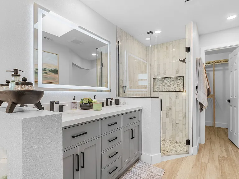 21442 Bancroft Ave — Photo 21