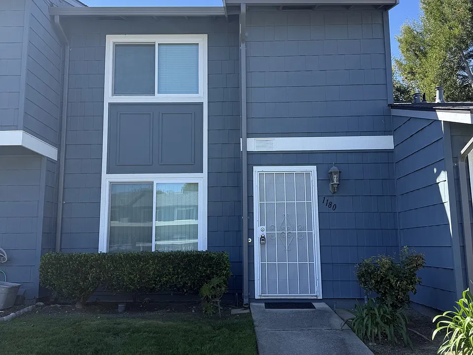 1180 Spring Valley Cmn