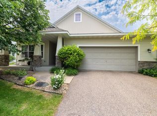 930 Drew Dr, Woodbury, MN 55129
