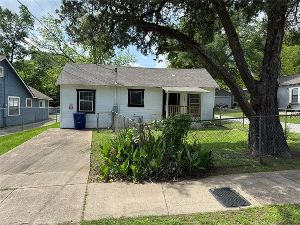 119 Louis Davis Dr, Huntsville, TX 77320