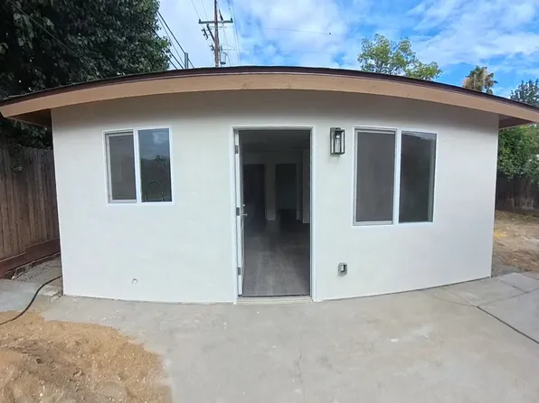 2425 C St #B, Bakersfield, CA 93301