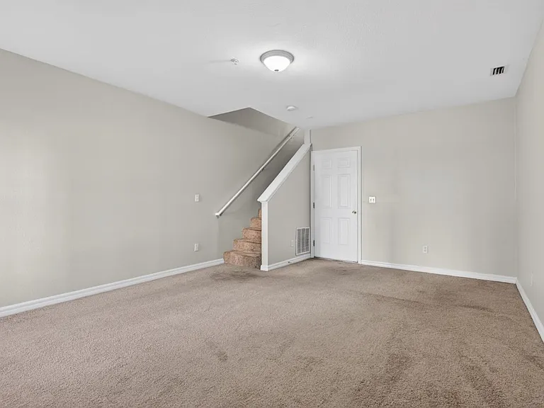 340 E Ashley St — Photo 9