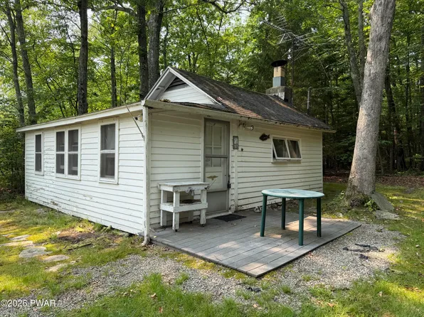 142 Lake Minisink Rd W, Dingmans Ferry, PA 18328