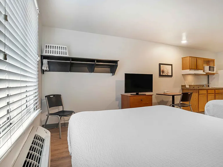 Studio Suite - 2 Full Beds