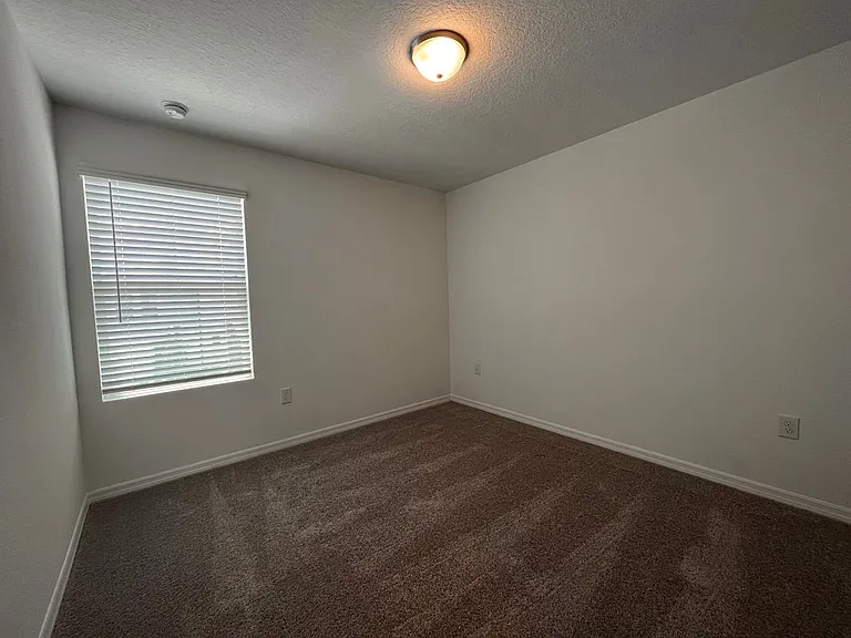1004 Appleton St — Photo 17