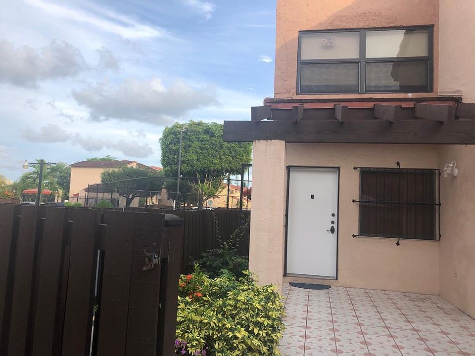 2nd image of 445 W Park Dr