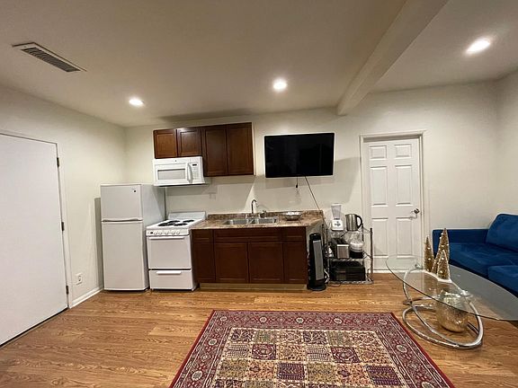 2nd image of 4831 Alonzo Ave