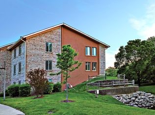4735 Lake Trail Dr APT 2A, Lisle, IL 60532