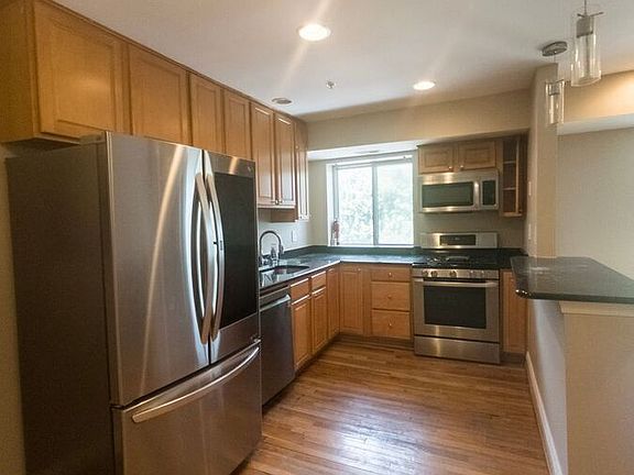 5th image of 2201 Hunter Pl SE APT 302