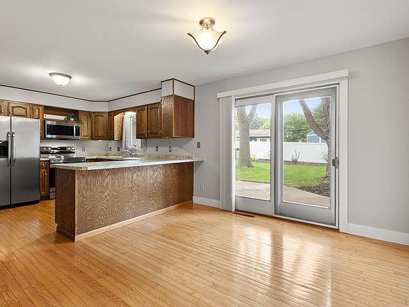5th image of 343 21st Ave S
