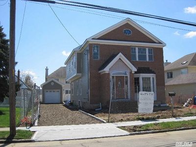 64 5th St, Garden City Park, NY, 11040