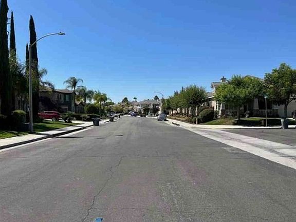 Exterior Neighborhood (street photo)