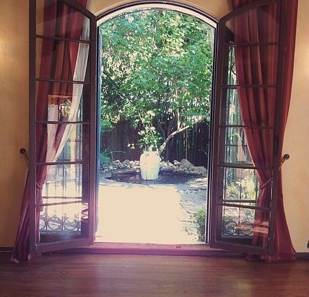 2nd image of 1515 N Hayworth Ave #1515