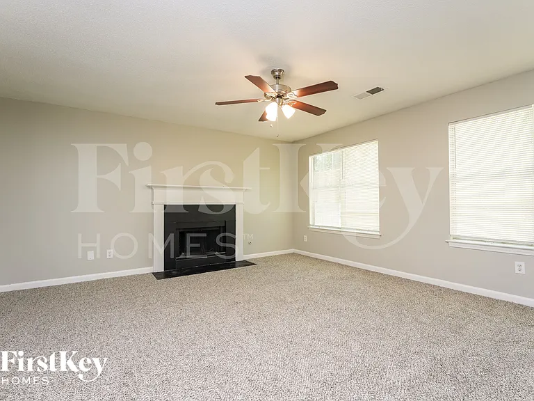 6388 Phillips Ct — Photo 6