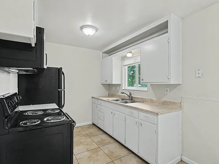 1731 Auburn Dr — Photo 10