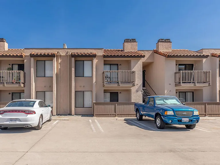 WELCOME TO THE VINE APARTMENTS! — Photo 16