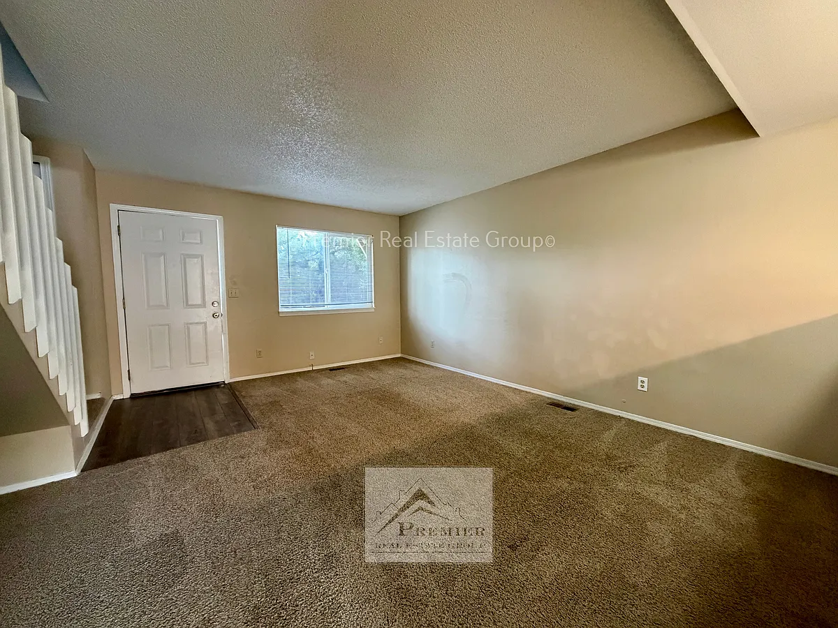 Building Photo - 1751 Shenandoah Dr #D