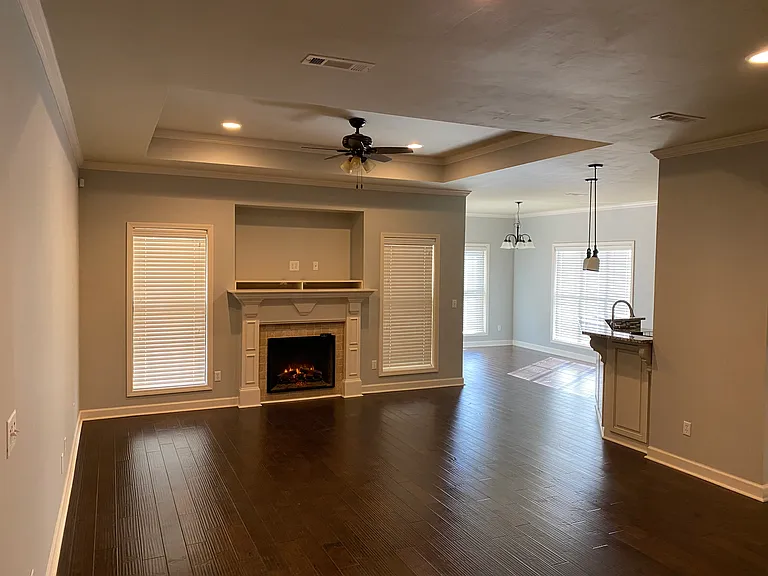 104 Nutmeg Pl — Photo 2