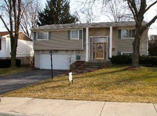 9091 Forest Dr, Hickory Hills, IL